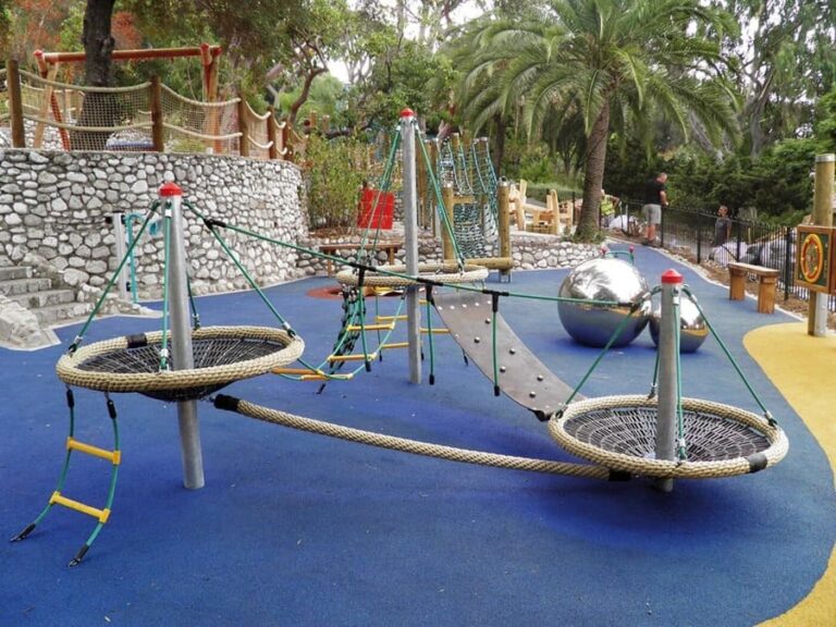 Parque de cuerdas con nidos de red